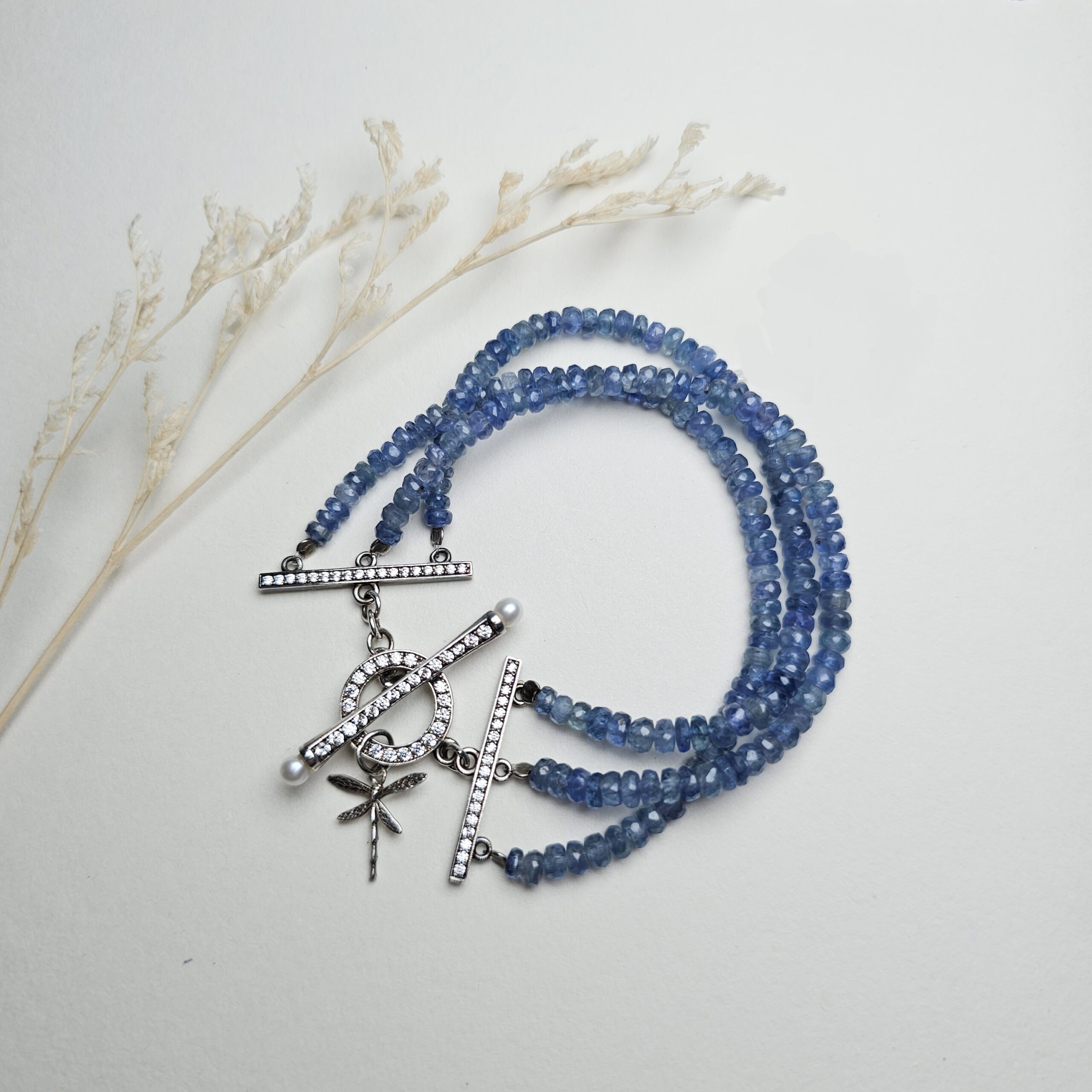 Lắc sapphire tự nhiên