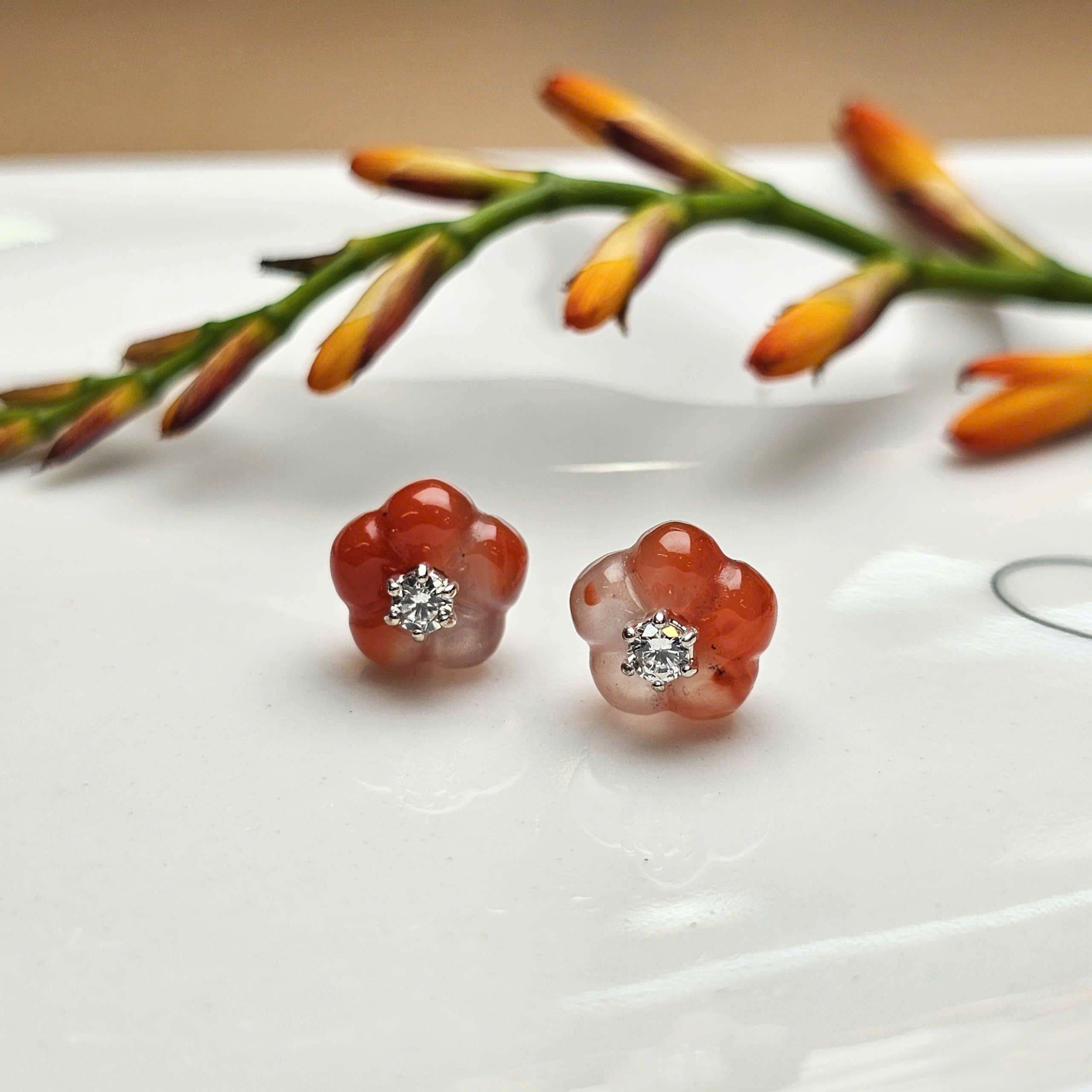 Khuyên tai nụ bạc hoa Nam hồng