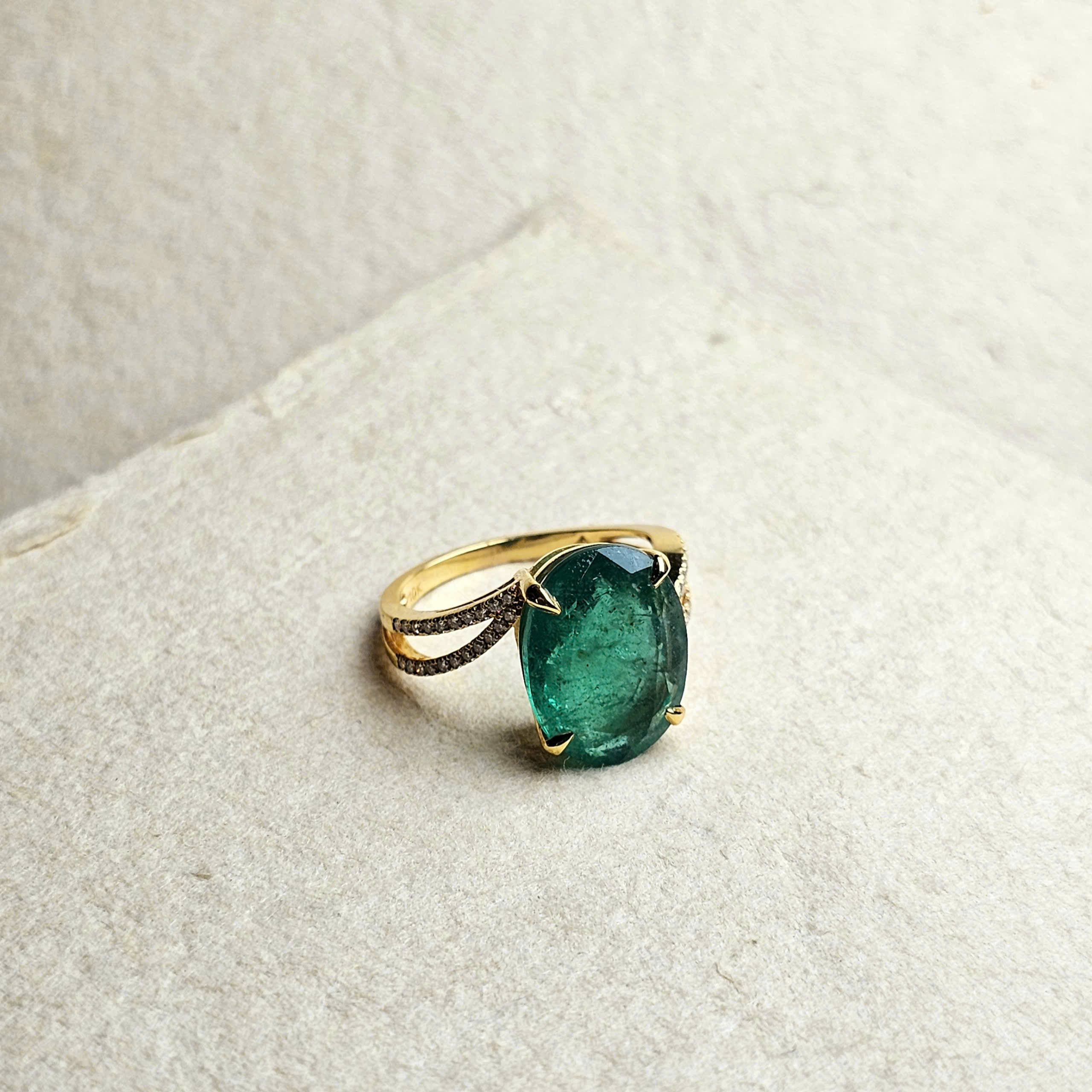 Nhẫn Emerald 6.92ct vàng 10k