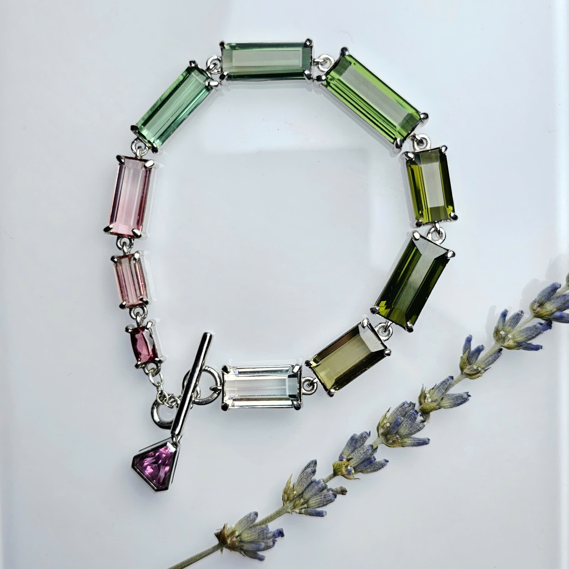 Lắc bạc và Tourmaline chuyển màu treo charm Spinel