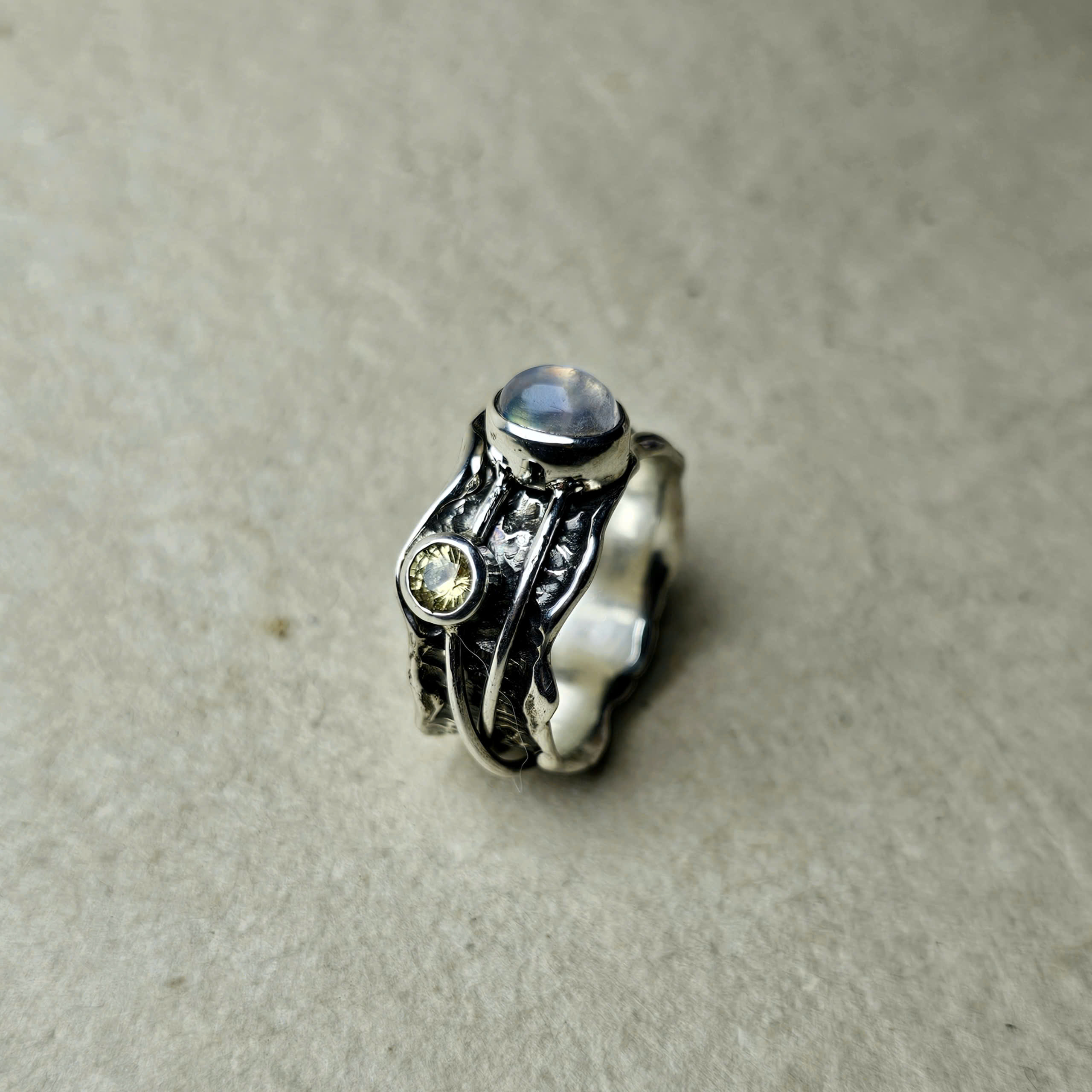 Nhẫn bạc xi đen gắn Moonstone và Sapphire - Hình ảnh 4