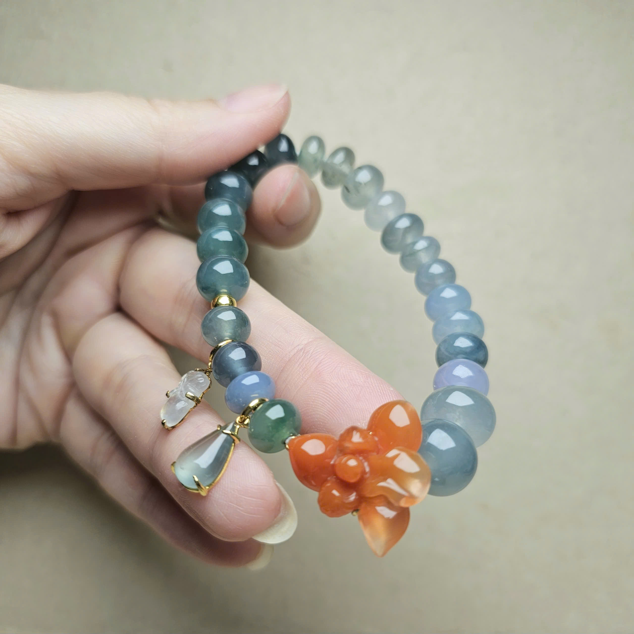 Vòng ngọc phỉ thúy đa sắc mix charm hoa lan Nam Hồng Bảo Sơn - Hình ảnh 2