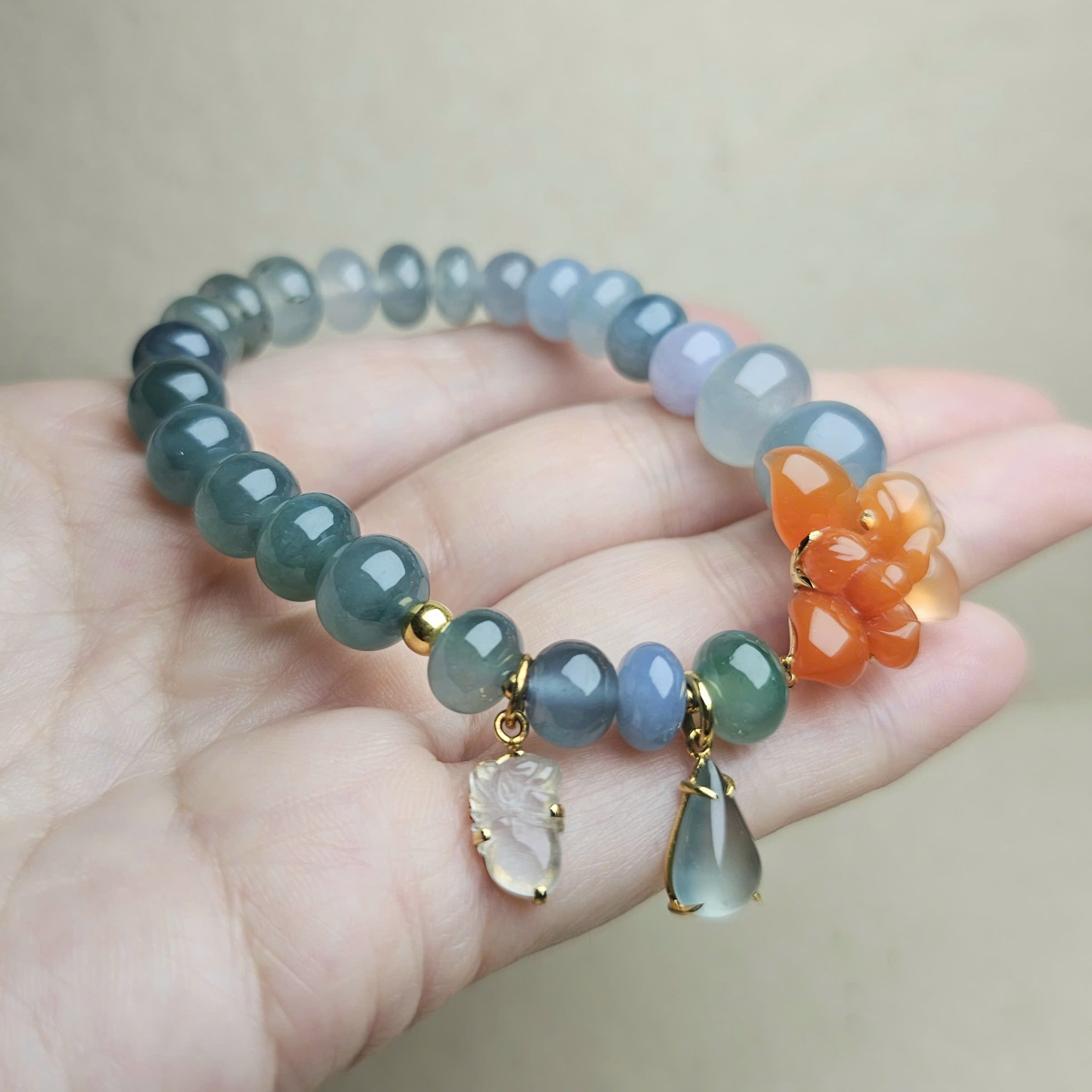 Vòng ngọc phỉ thúy đa sắc mix charm hoa lan Nam Hồng Bảo Sơn - Hình ảnh 3