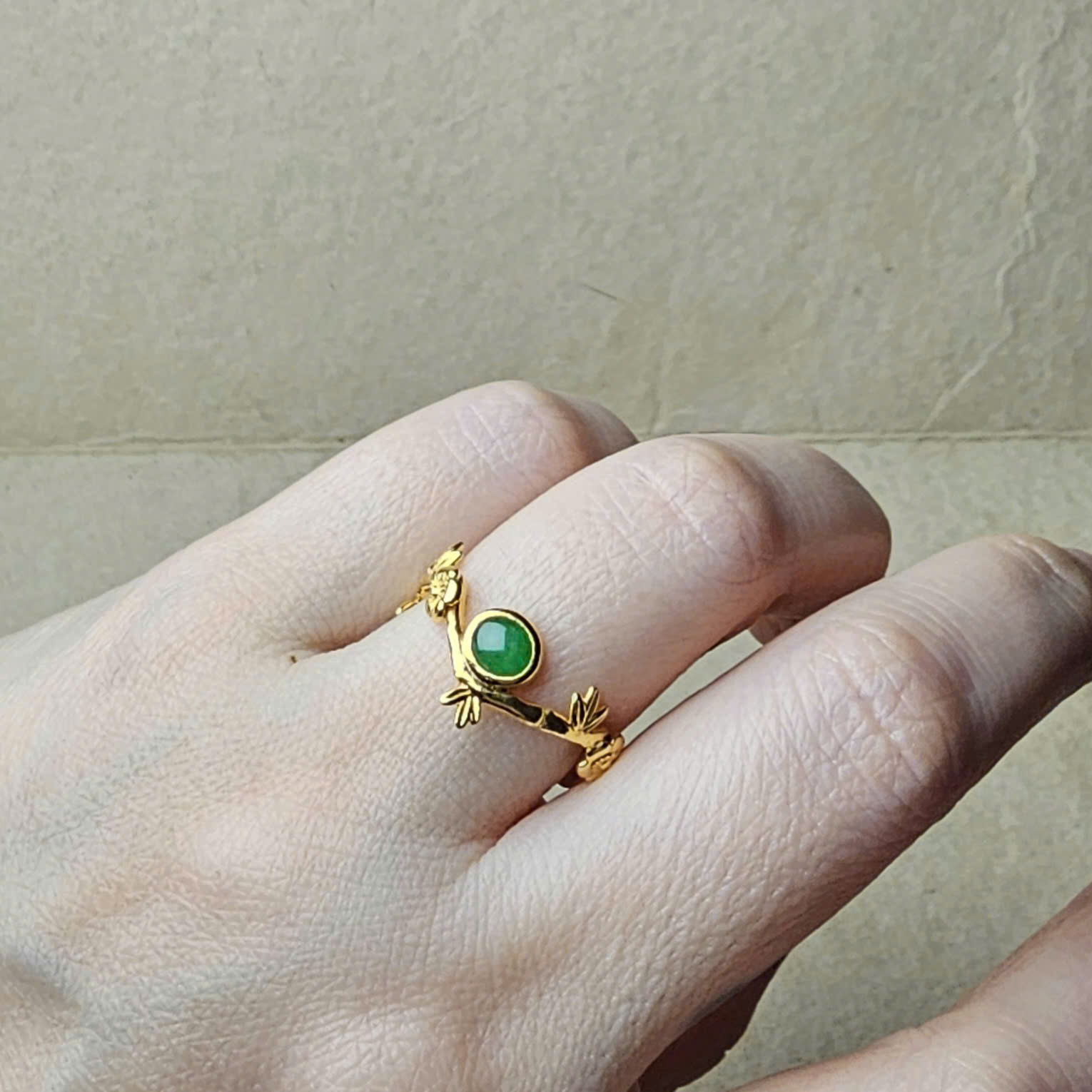 Nhẫn phỉ thúy xanh cay vàng 10k - Hình ảnh 2