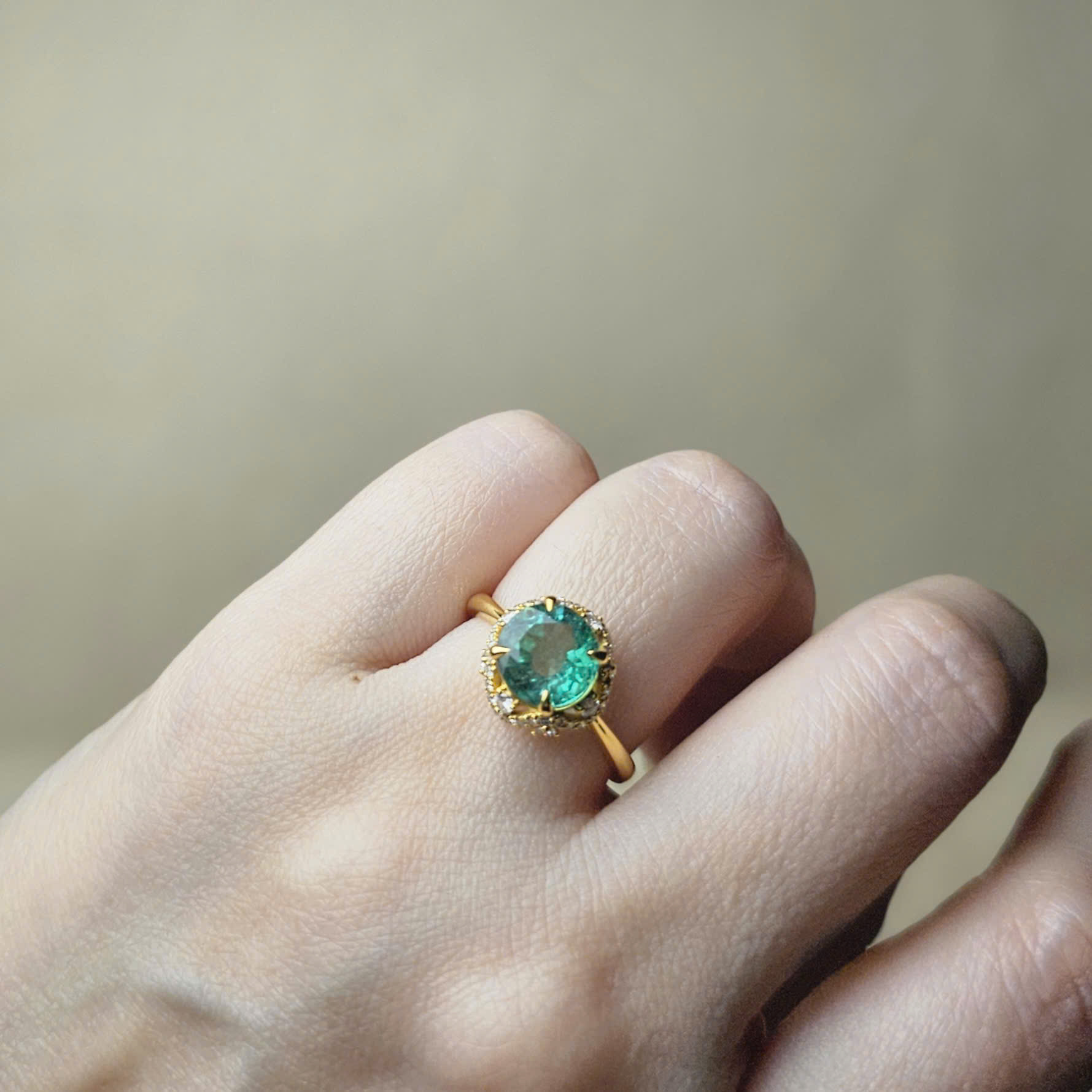 Nhẫn Emerald mài dáng tròn vàng 10k - Hình ảnh 3