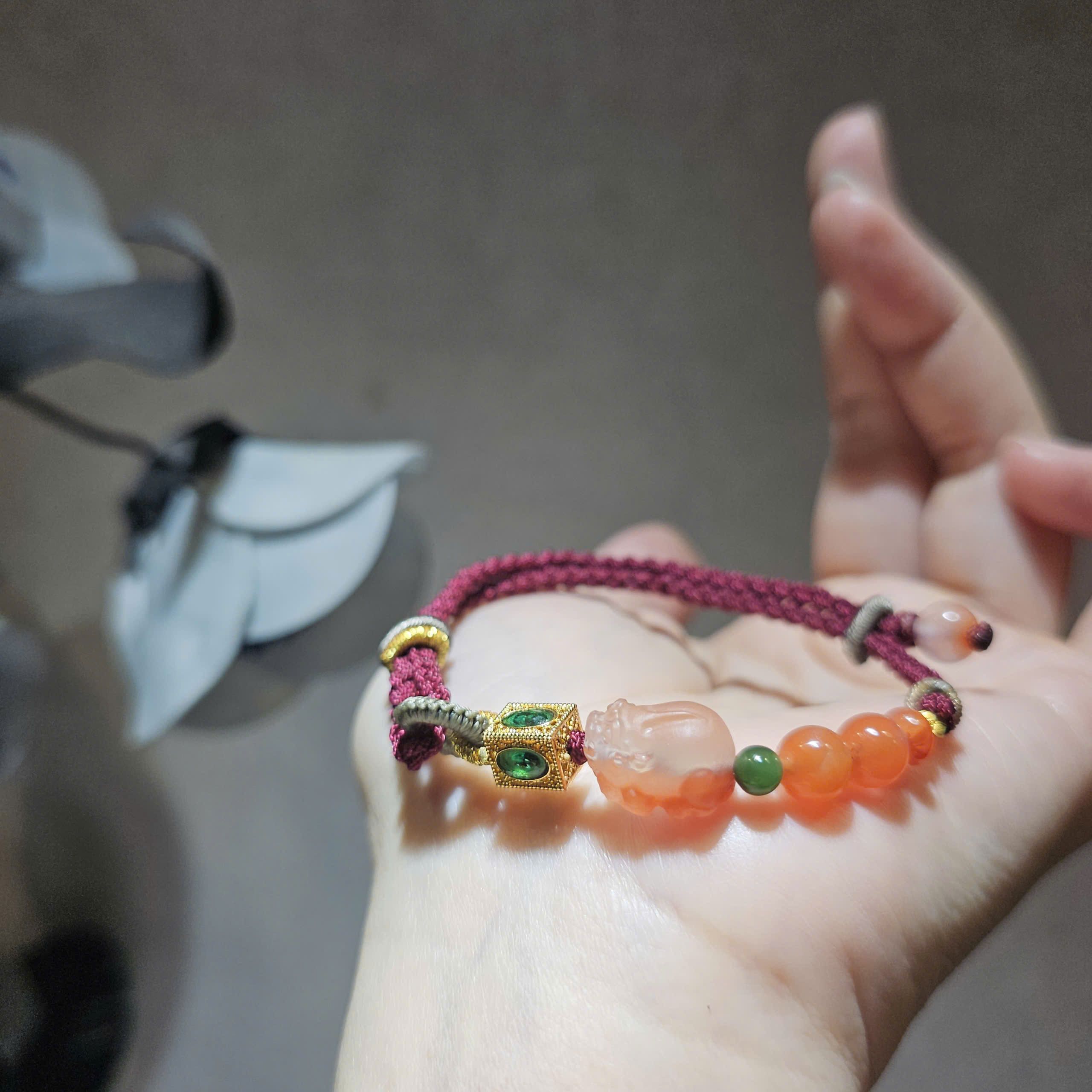 Vòng tết tỳ hưu Nam Hồng Tứ Xuyên và charm 18k - Hình ảnh 2