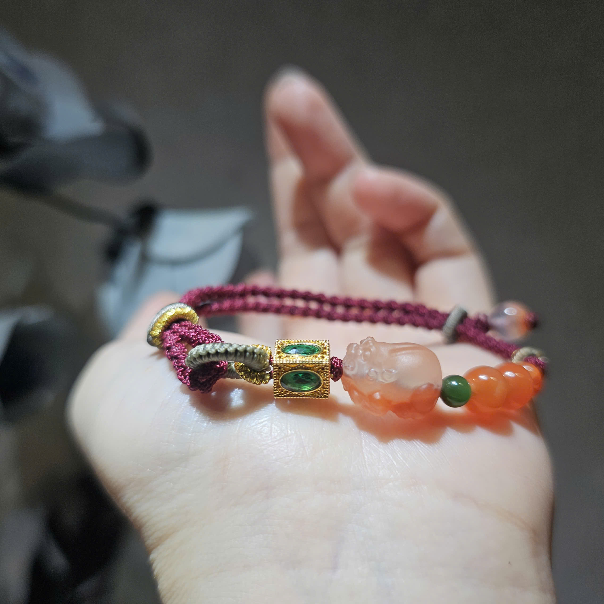 Vòng tết tỳ hưu Nam Hồng Tứ Xuyên và charm 18k - Hình ảnh 3