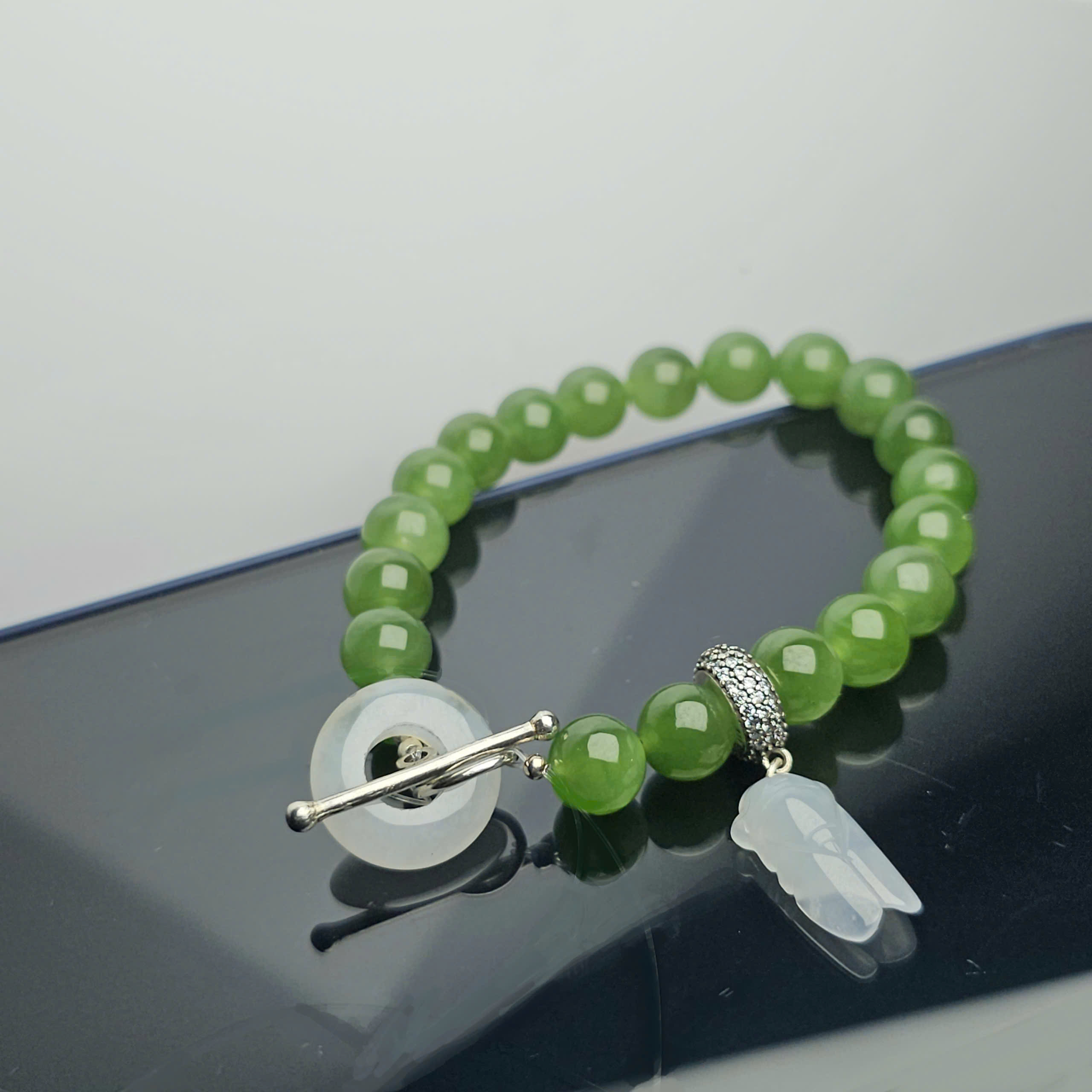 Vòng ngọc bích 8ly mix khấu và ve bạch ngọc Jadeite